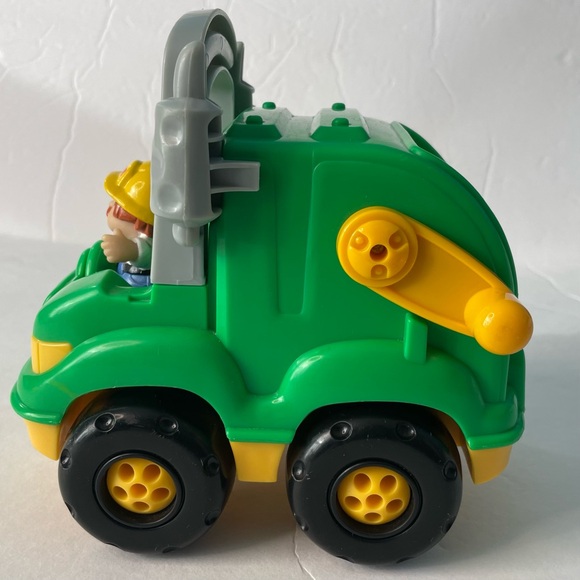 Y2K Fisher Price Mattel LITTLE PEOPLE
Recycle Trash Garbage Truck with sounds - Picture 4 of 16